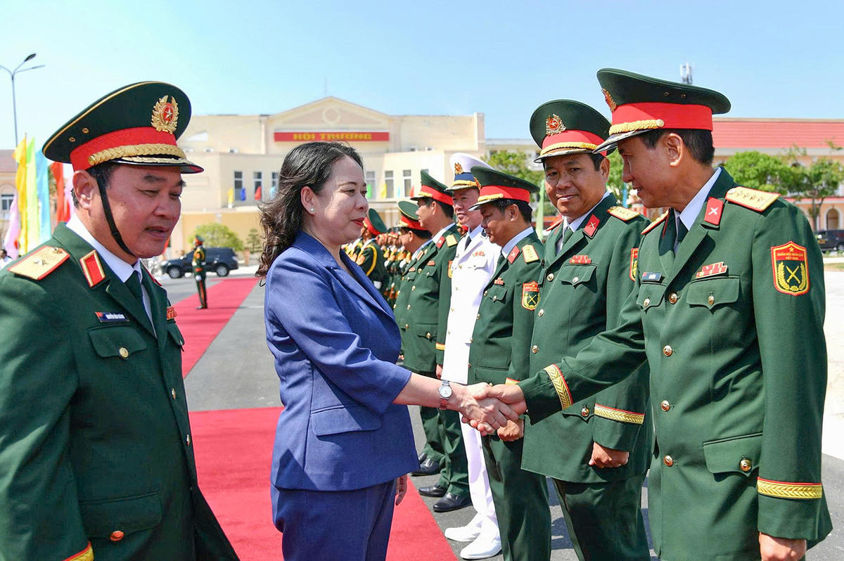 Phó Chủ tịch nước Võ Thị Ánh Xuân thăm, chúc Tết các lực lượng vũ trang trên địa bàn tỉnh An Giang. Ảnh Nguyễn Minh.