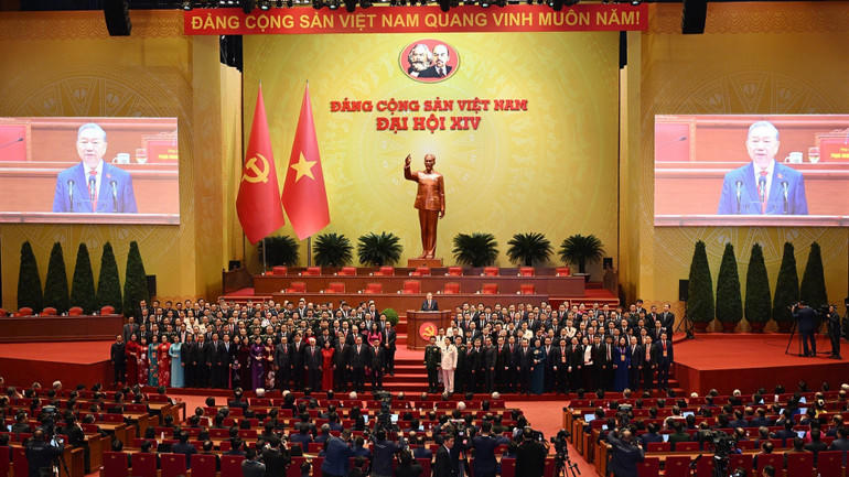 Ban Chấp hành Trung ương khóa XIV ra mắt Đại hội.