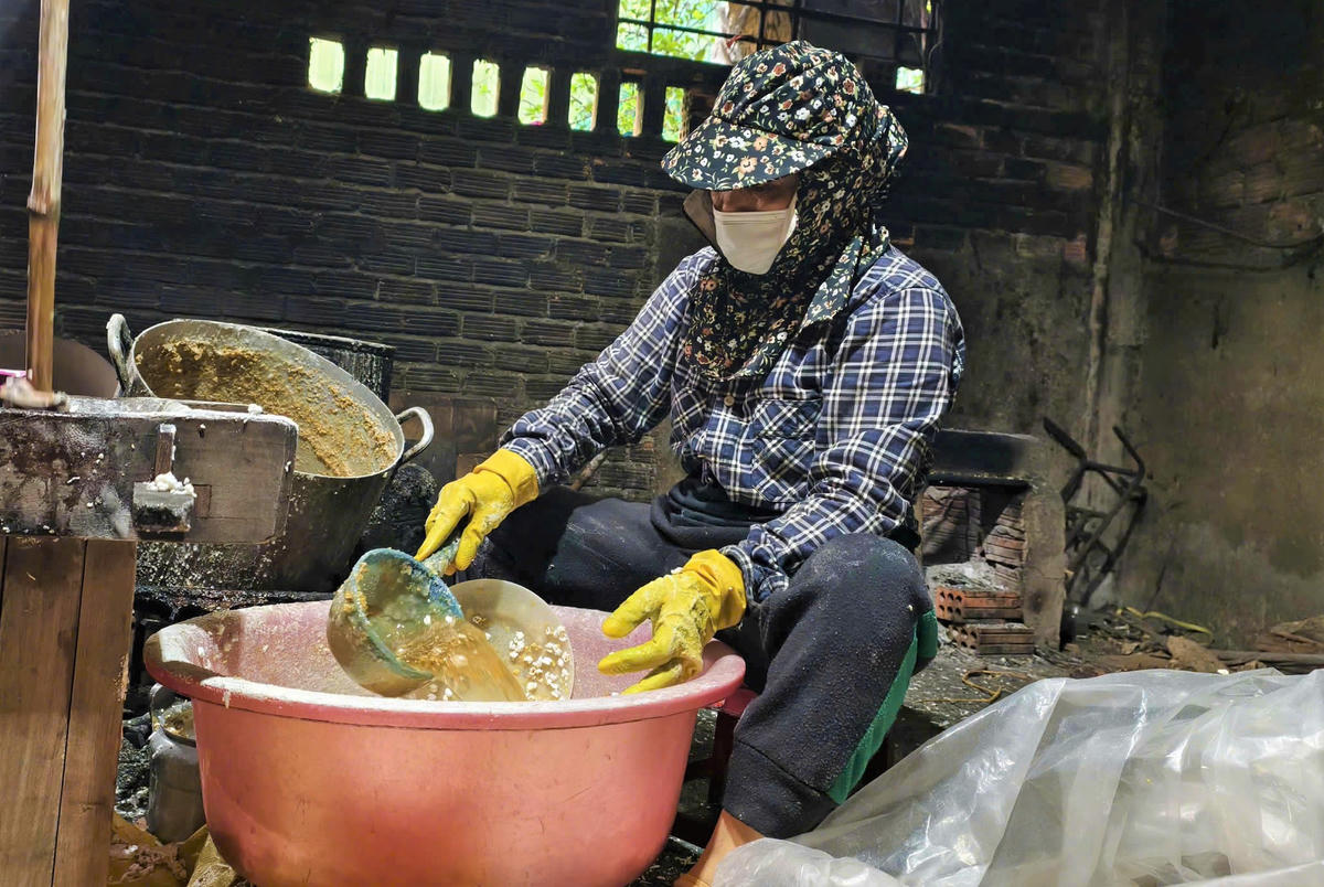 Làng bánh tất bật vào vụ Tết