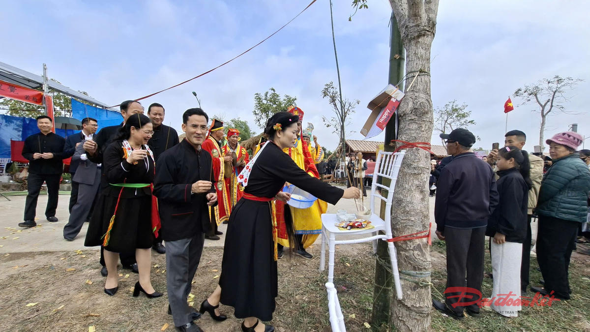 Từ nền tảng lễ cầu mùa, nghi lễ được mở rộng về nội dung và quy mô, tích hợp thêm các yếu tố cầu an, giải hạn, xua đuổi tai ương cho cả cá nhân và cộng đồng.