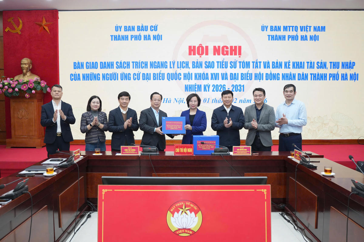 Thành phố Hà Nội bàn giao hồ sơ ứng cử đại biểu Quốc hội khóa XVI và đại biểu HĐND thành phố nhiệm kỳ 2026-2031 cho Ủy ban MTTQ Việt Nam thành phố Hà Nội.&nbsp;