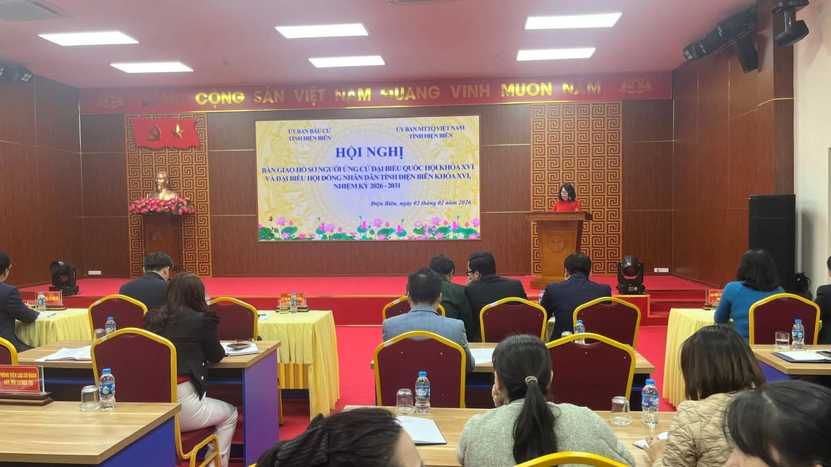 Bà Lò Thị Minh Phượng, Phó Chủ tịch Thường trực Ủy ban MTTQ Việt Nam tỉnh Điện Biên phát biểu tại hội nghị. Ảnh: Huy Tường