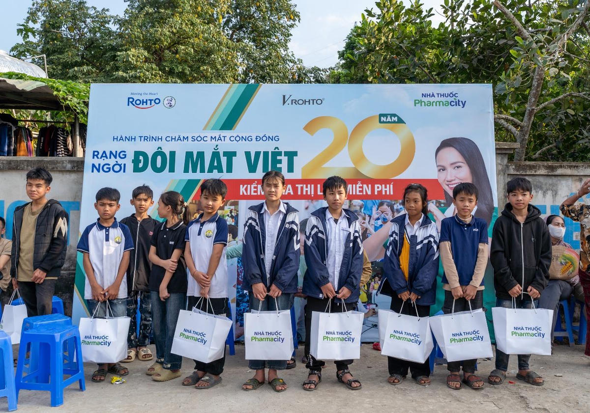 Chương trình “Xuân Biên Cương – Tết Ấm Cho Em – Hội Chợ 0 Đồng” hướng đến
mục tiêu hỗ trợ chăm sóc sức khỏe, chia sẻ khó khăn và mang đến một mùa Tết ấm áp,
đủ đầy hơn cho trẻ em và người dân địa phương trong những ngày đầu năm mới.