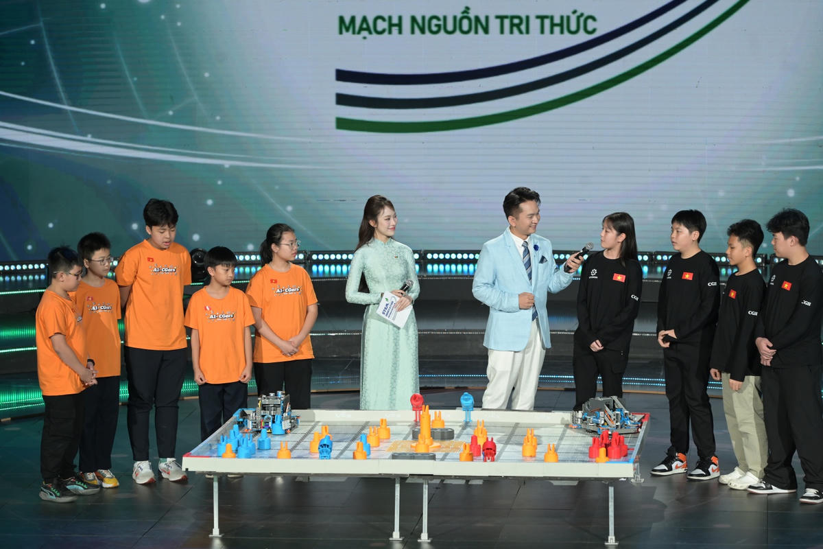 Em Tô Bảo An, học sinh Trường THCS Cầu Giấy, kể lại hành trình cùng đội tham dự Chung kết Giải vô địch VEX Robotics Châu Á mở rộng 2025 tại Trung Quốc.