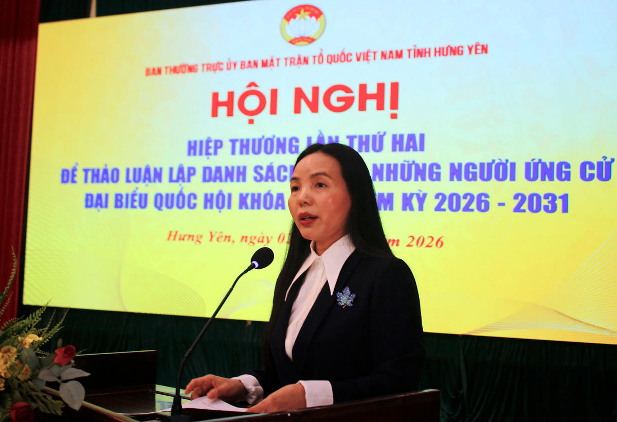 Phó Chủ tịch Thường trực Ủy ban MTTQ Việt Nam tỉnh Hưng Yên chủ trì, điều hành hội nghị. Ảnh: Duy Hưng.&nbsp;