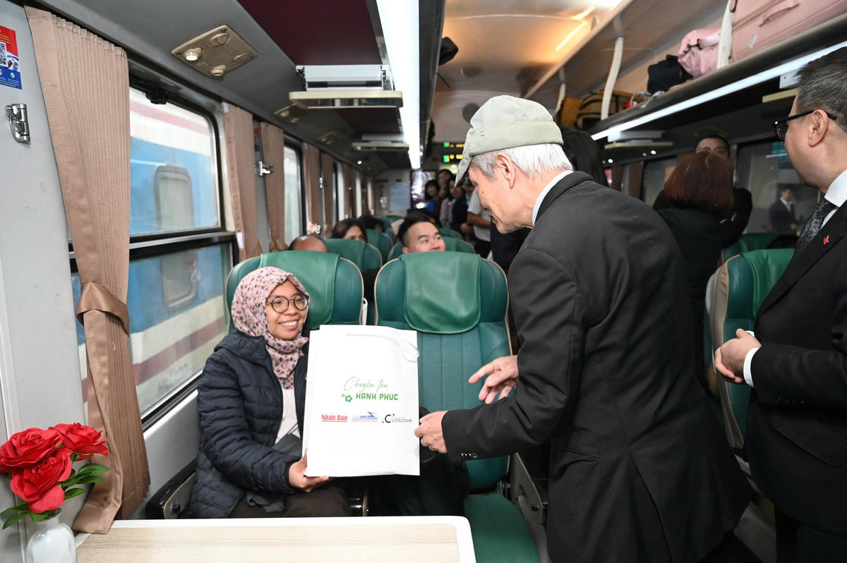“Chuyến tàu hạnh phúc” - Không gian văn hóa di động