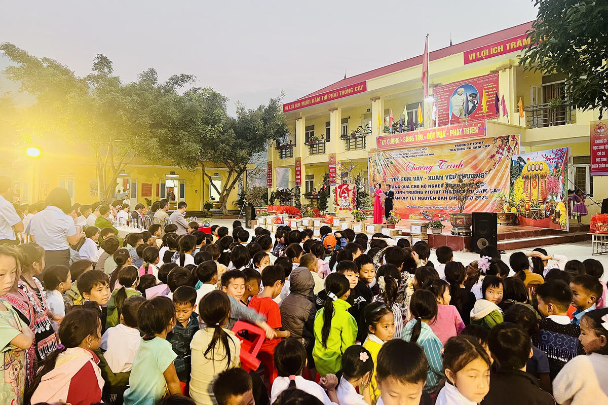 Buổi giao lưu thấm đẫm tình đồng bào