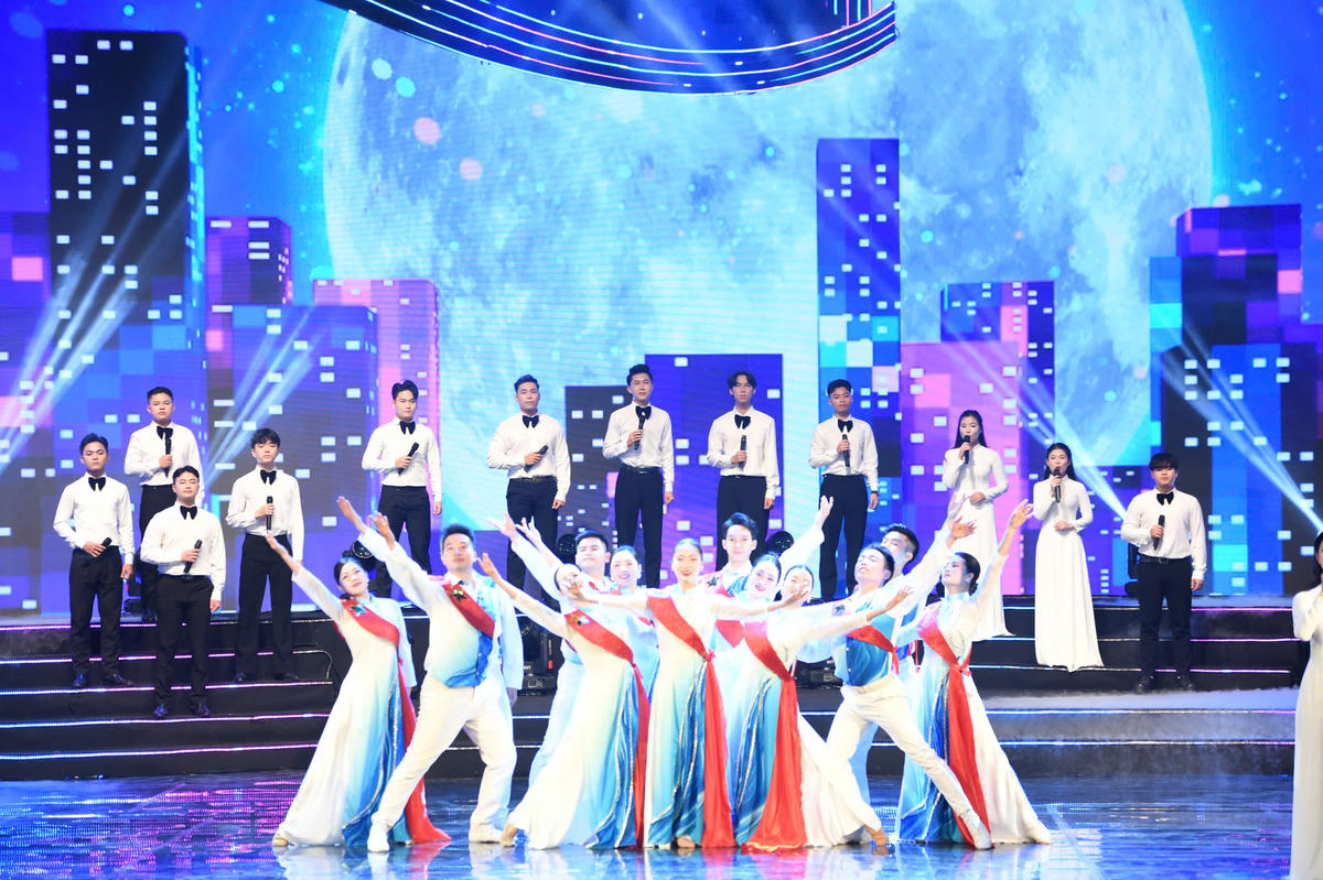 Đường lên phía trước: Giai điệu của niềm tin và khát vọng