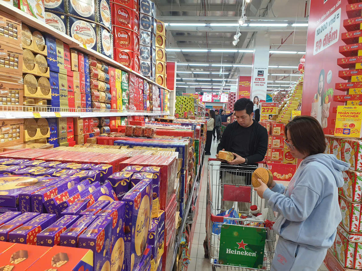 Hàng Tết: Dồi dào nguồn cung, giá cả ít biến động