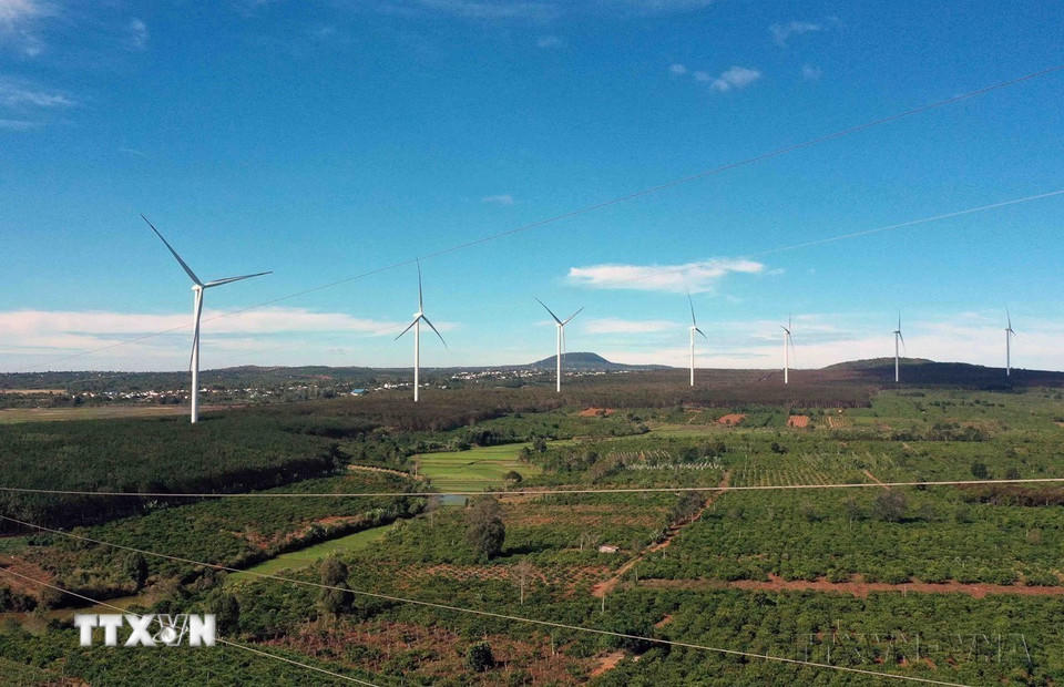 Nhà máy Điện gió Ia Pết - Đak Đoa 1 và Nhà máy Điện gió Ia Pết - Đak Đoa 2 là một trong các dự án nhà máy điện gió đầu tiên đi vào hoạt động, góp phần khai thác hiệu quả năng lượng gió và phù hợp với chiến lược phát triển năng lượng tái tạo của tỉnh Gia Lai. (Ảnh: Vũ Sinh/TTXVN)