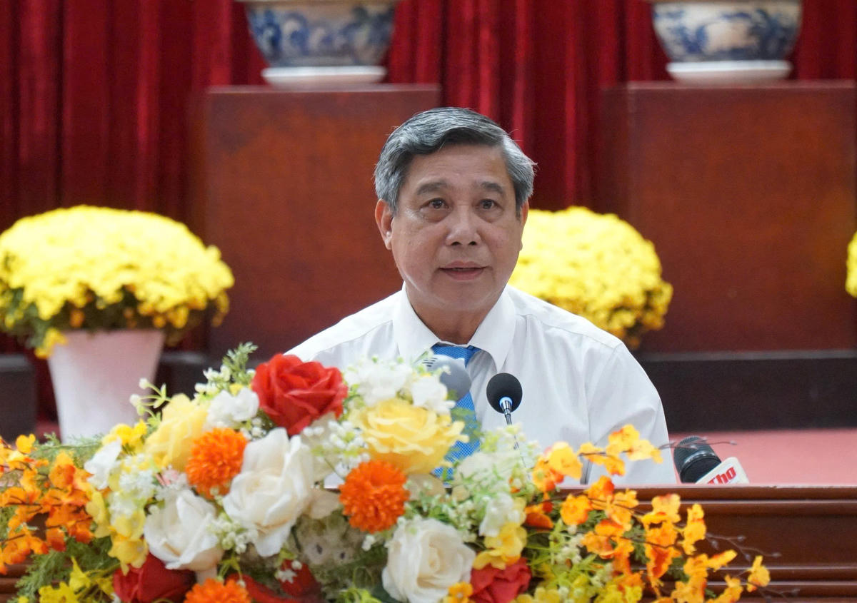 Phó Bí thư Thường trực Thành ủy, Chủ tịch HĐND Đồng Văn Thanh&nbsp;thông tin nhanh về kết quả Đại hội Đại biểu toàn quốc lần thứ XIV của Đảng. Ảnh Trung Kiên .