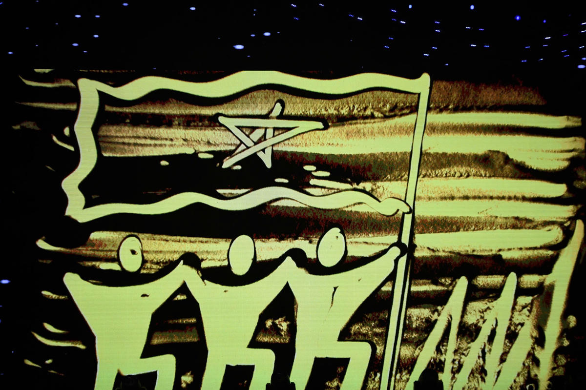 Đây cũng là hoạt động thể hiện lòng biết ơn sâu sắc của thế hệ hôm nay đối với các thế hệ cha anh đã cống hiến, hi sinh cho độc lập dân tộc và sự nghiệp cách mạng của Đảng. Qua đó bồi dưỡng lý tưởng cách mạng cho thanh thiếu niên, giúp thế hệ trẻ hiểu rõ hơn về lịch sử, trách nhiệm và sứ mệnh trong công cuộc xây dựng đất nước. Ảnh: Phạm Sỹ.