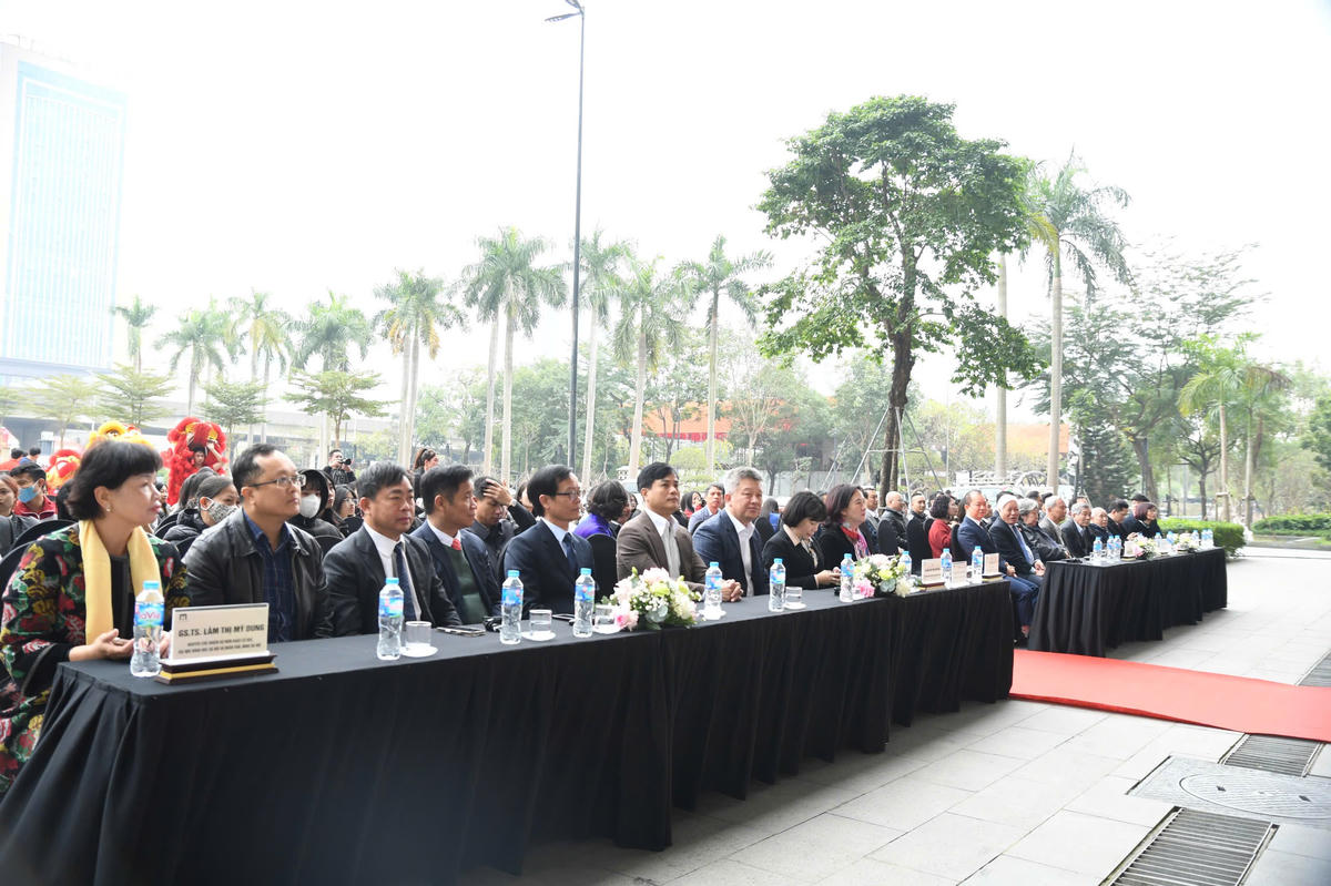 Lễ khai mạc trưng bày chuyên đề “Long Mã khai văn” và mở cửa phần trưng bày thường xuyên của Bảo tàng Hà Nội đã thu hút sự quan tâm của các chuyên gia trong lĩnh vực bảo tàng, văn hoá. Ảnh: Phạm Sỹ.