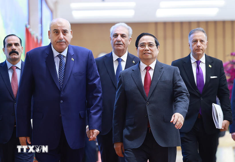 Thủ tướng Phạm Minh Chính hội kiến Chủ tịch Hạ viện Vương quốc Hashemite Jordan Mazen Turki El Qadi. (Ảnh: Dương Giang/TTXVN).