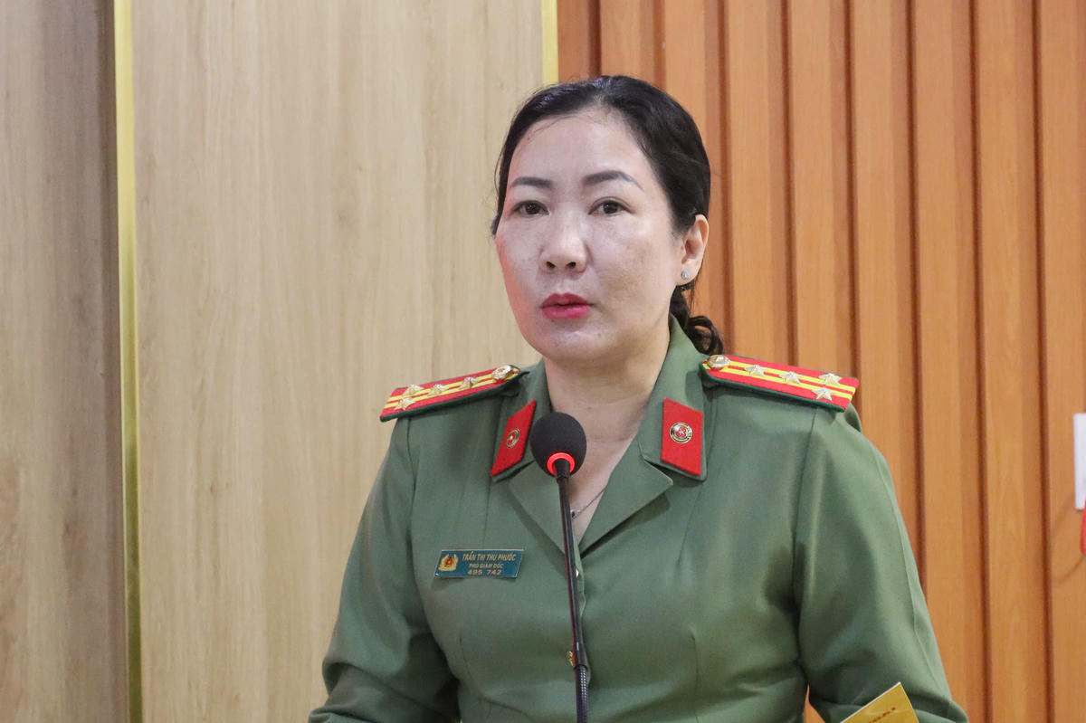 Đại tá Trần Thị Thu Phước, Phó Giám đốc Công an tỉnh Quảng Ngãi phát biểu tại buổi gặp mặt. Ảnh: Chí Đại.