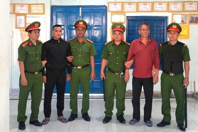 Bắt 2 cha con đánh người trên đảo Phú Quý