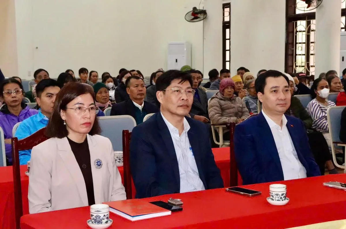 Hải Phòng: Trao 100 suất quà Tết tới hộ nghèo, hoàn cảnh khó khăn tại xã Trần Phú