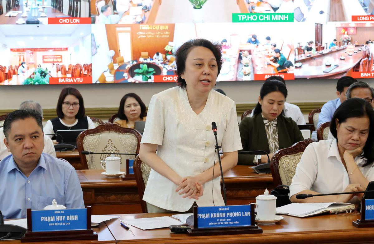 Bà Phạm Khánh Phong Lan nói về công tác kiểm tra, kiểm soát an toàn thực phẩm trên địa bàn thành phố. Ảnh: T.L