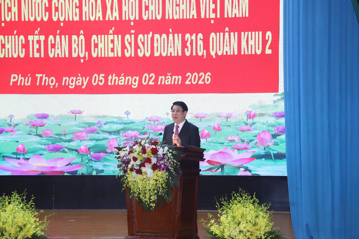 Chủ tịch nước Lương Cường yêu cầu Sư đoàn 316 nâng cao chất lượng huấn luyện sẵn sàng chiến đấu. Ảnh: Đinh Vũ