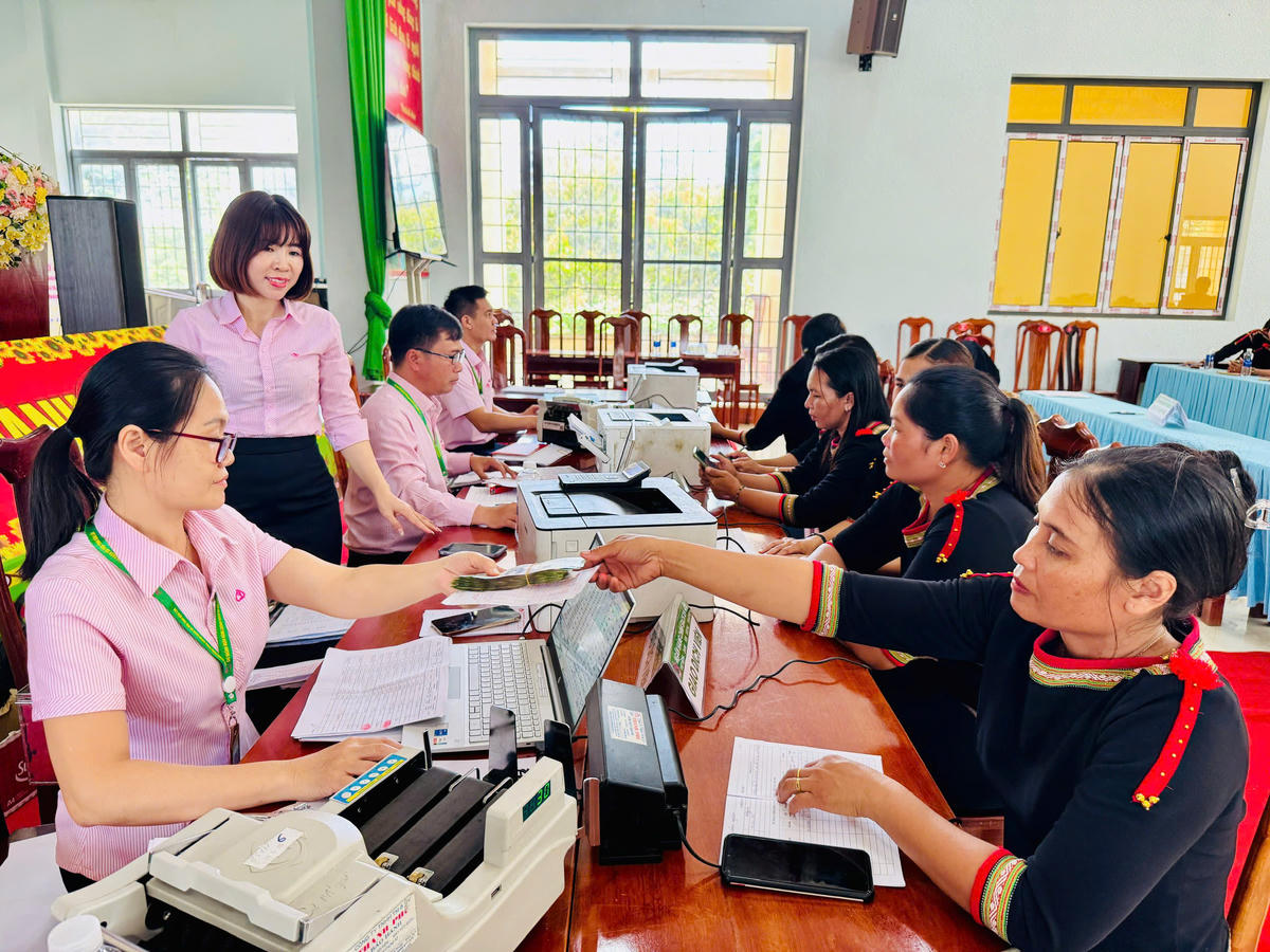 Điểm giao dich - Cầu nối tín dụng chính sách, gần dân, sát dân và đồng hành cùng người dân