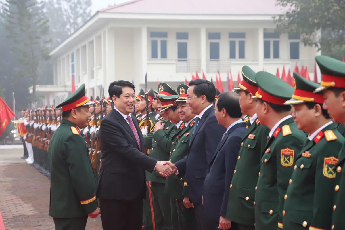 Chủ tịch nước Lương Cường thăm và chúc Tết cán bộ, chiến sỹ Sư đoàn 316. Ảnh: Đinh Vũ&nbsp;