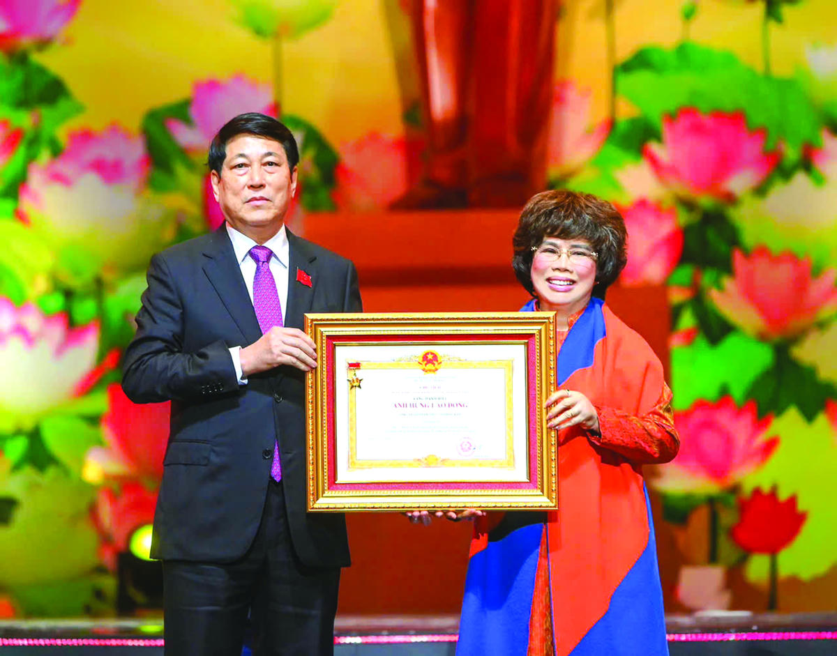 Chủ tịch nước Lương Cường trao tặng danh hiệu Anh hùng lao động thời kỳ đổi mới cho Tập đoàn TH.