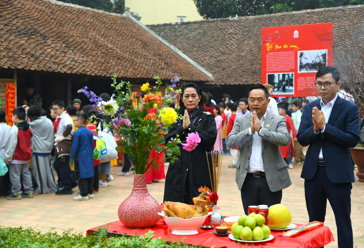Nghi lễ dựng cây nêu. Ảnh: Phạm Sỹ.