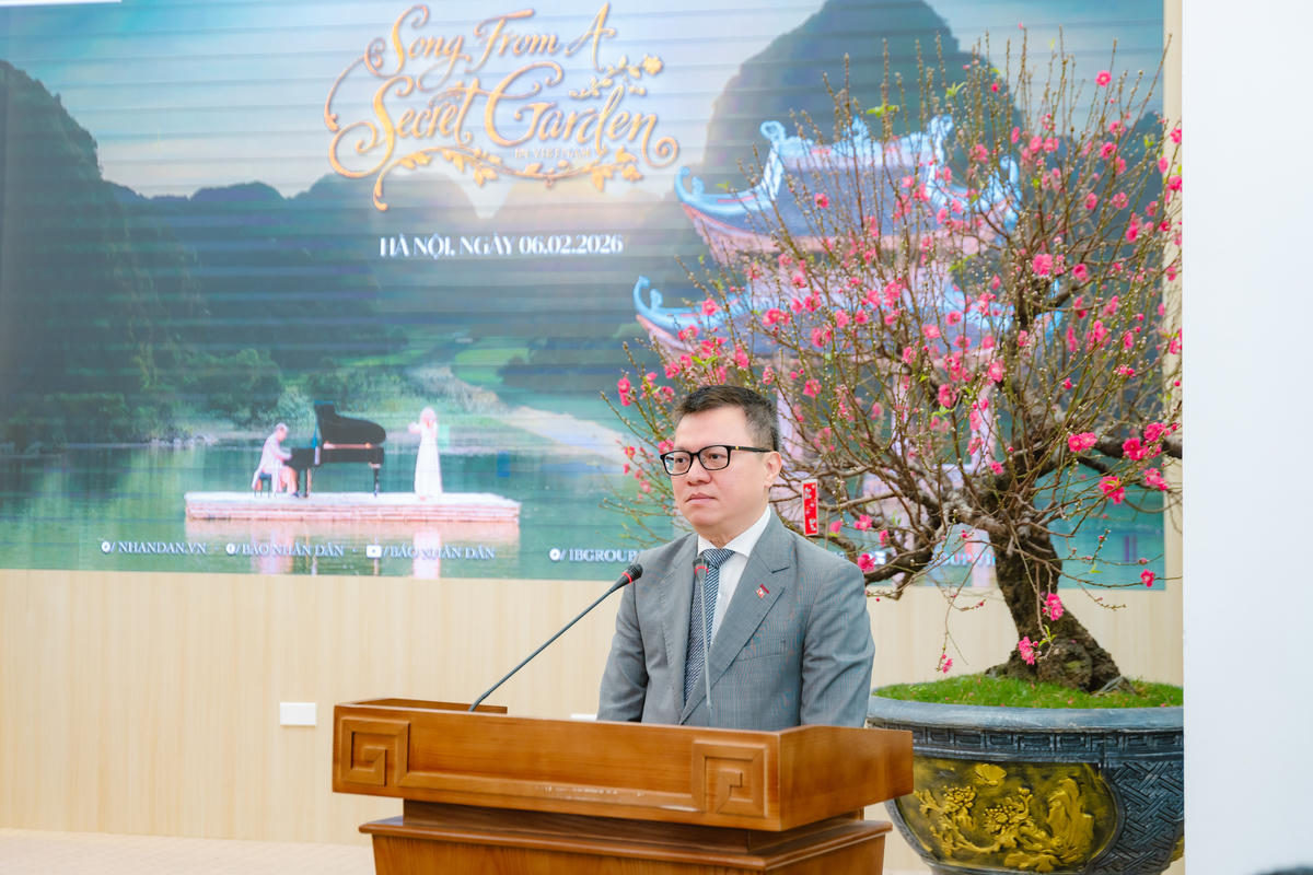 Ông Lê Quốc Minh, Ủy viên Ban Chấp hành Trung ương Đảng, Tổng Biên tập, Bí thư Đảng ủy Báo Nhân Dân, Phó Trưởng Ban Tuyên giáo và Dân vận Trung ương, Chủ tịch Hội Nhà báo Việt Nam phát biểu tại lễ ra mắt MV.