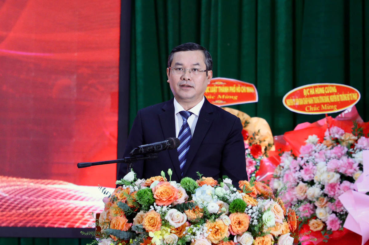 Thứ trưởng Bộ GDĐT Nguyễn Văn Phúc phát biểu tại buổi lễ. Ảnh: H.P