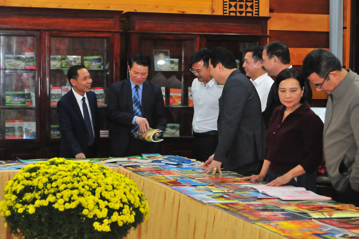 Hội báo Xuân Tuyên Quang 2026 được đông đảo lãnh đạo, cán bộ, nhà báo, văn nghệ sỹ và người dân Tuyên Quang quan tâm tham dự. Ảnh: Xuân Trường.