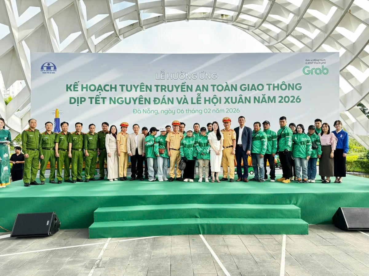 Lễ hưởng ứng được tổ chức nhằm triển khai đồng bộ các hoạt động tuyên truyền, nâng cao nhận thức và ý thức tự giác chấp hành pháp luật về trật tự, an toàn giao thông của người dân và du khách. Ảnh: Nguyễn Tú.