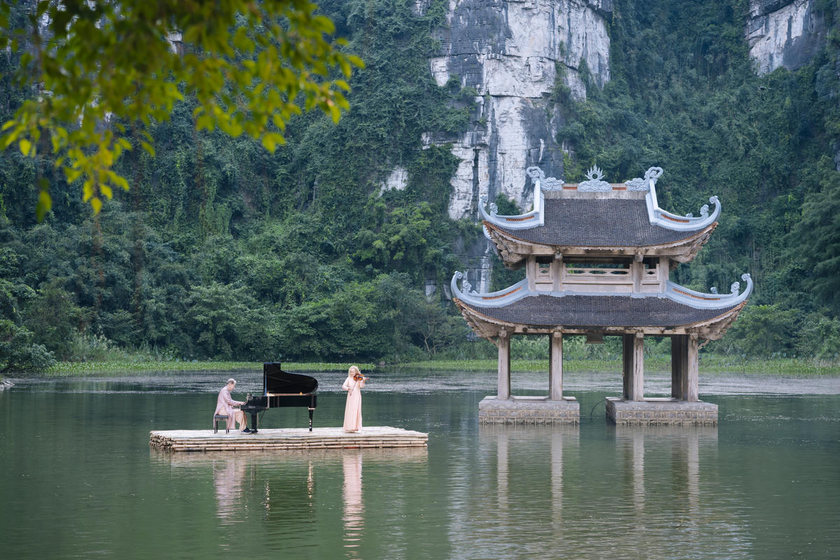 Một cảnh trong MV.