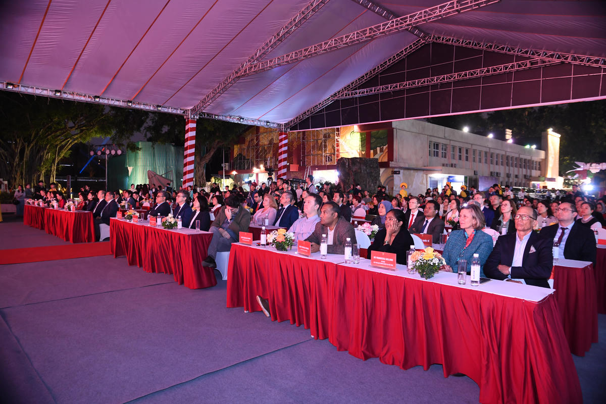 Các đại biểu dự lễ khai mạc chương trình Happy Tết năm 2026 với chủ đề “Tết là hạnh phúc”. Ảnh: Phạm Sỹ.