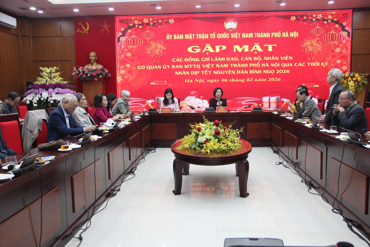 Quang cảnh buổi gặp mặt các đồng chí lãnh đạo, cán bộ, nhân viên cơ quan Ủy ban MTTQ Việt Nam TP Hà Nội qua các thời kỳ. Ảnh: PV