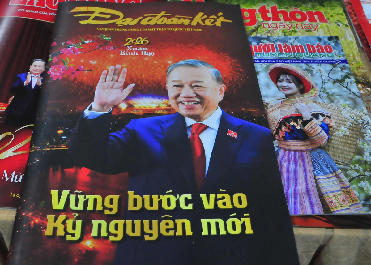 Báo Đại đoàn kết được trưng bày ở vị trí trang trọng. Ảnh: Xuân Trường.