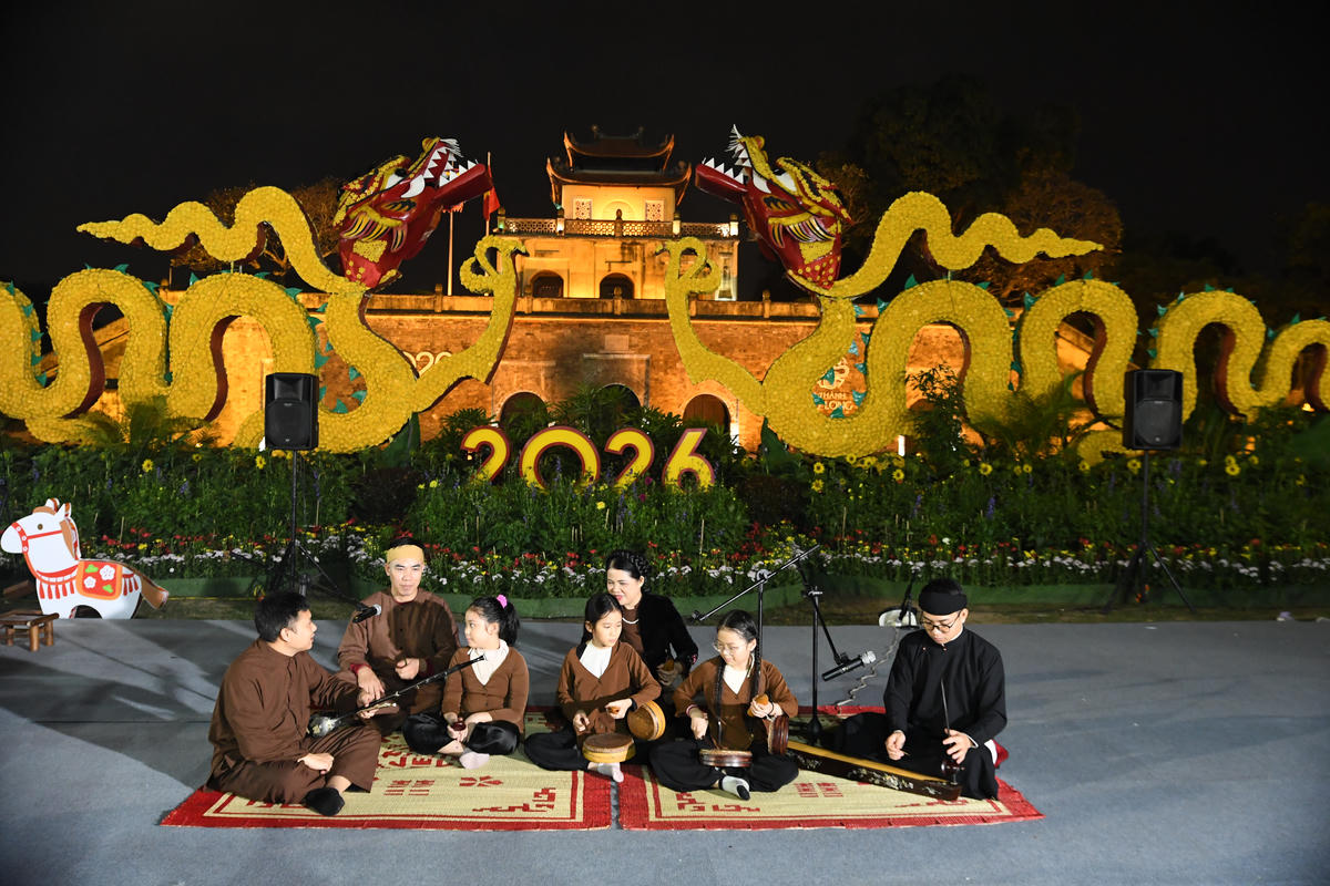 Biểu diễn hát Xẩm tại không gian&nbsp;Happy Tết năm 2026. Ảnh: Phạm Sỹ.