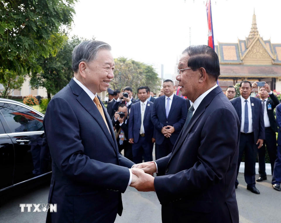 Samdech Techo Hun Sen chủ trì Lễ đón chính thức Tổng Bí thư Tô Lâm. (Ảnh: Thống Nhất/TTXVN).