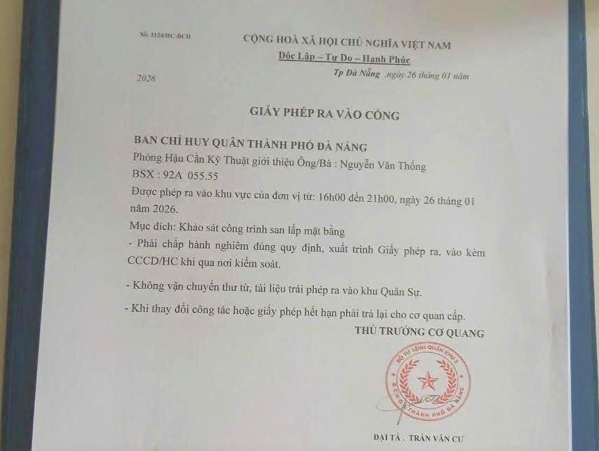Giấy tờ giả cơ quan của Bộ CHQS TP Đà Nẵng. Ảnh: CV.