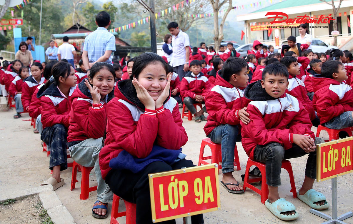 “Áo ấm mùa Đông” là chương trình thiện nguyện truyền thống của CLB Báo chí Nghệ An, năm nay đã bước sang lần tổ chức thứ 10. Ảnh: XH