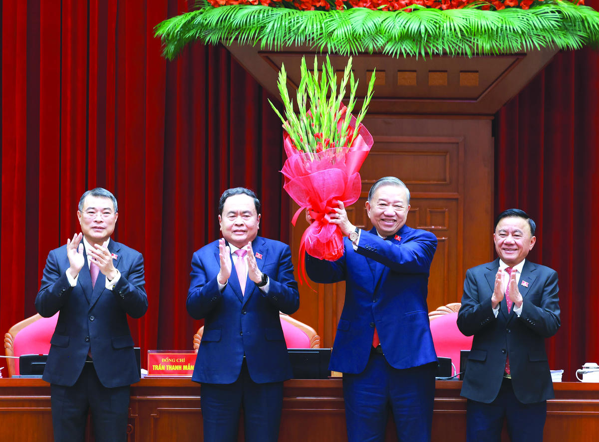 Ban Chấp hành Trung ương Đảng khoá XIV thống nhất tuyệt đối bầu Tổng Bí thư Tô Lâm tiếp tục giữ chức Tổng Bí thư Ban Chấp hành Trung ương Đảng khoá XIV. Ảnh: TTXVN.