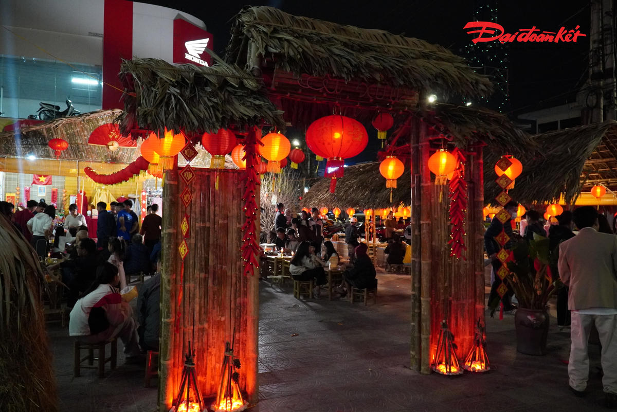 Tái hiện Tết xưa giữa lòng Thành Sen - Hà Tĩnh. Ảnh: HN.