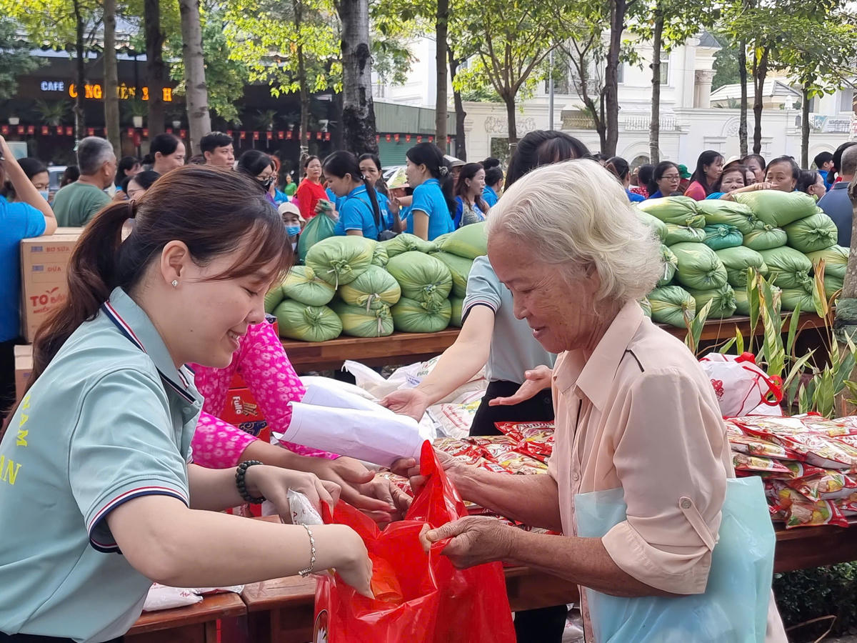 Huy động mọi nguồn lực để mọi người, mọi nhà đều có Tết