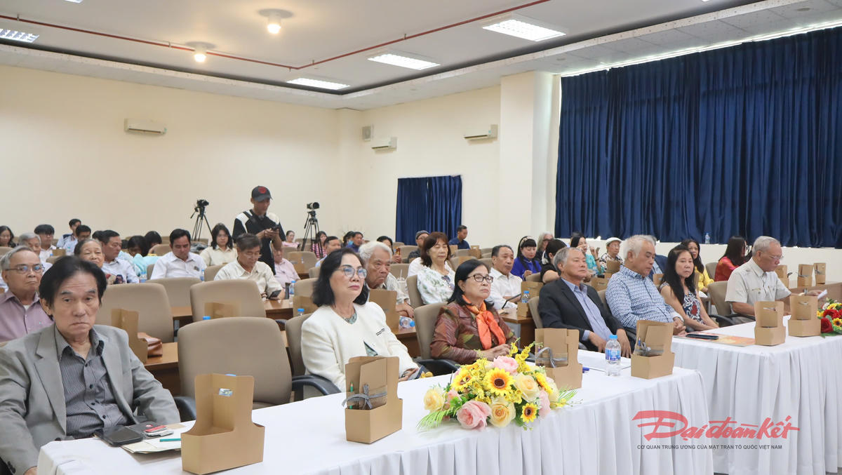 Đại biểu tham dự chương trình. Ảnh: L.T