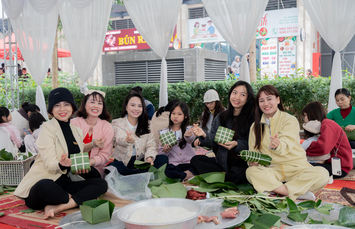 Hoạt động nấu bánh chưng mỗi dịp Tết đến Xuân về tại các cộng đồng “Nhà tôi ở Masterise”.