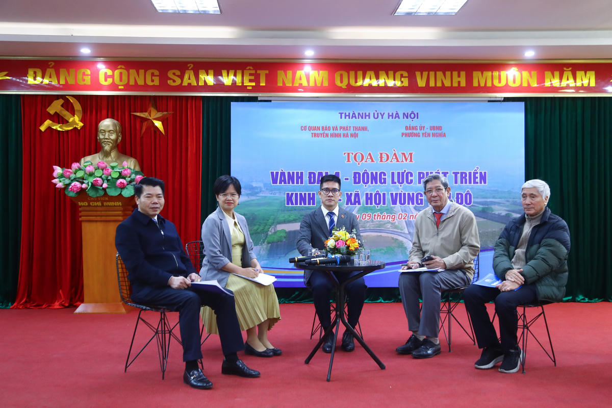 Các chuyên gia tham dự buổi tọa đàm&nbsp;“Vành đai 4 – Động lực phát triển kinh tế – xã hội vùng Thủ đô”.