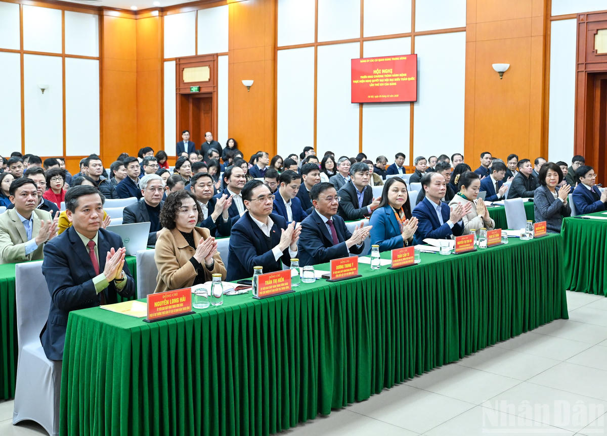 Đồng chí Trần Cẩm Tú và các đại biểu dự hội nghị. (Ảnh: DUY LINH)