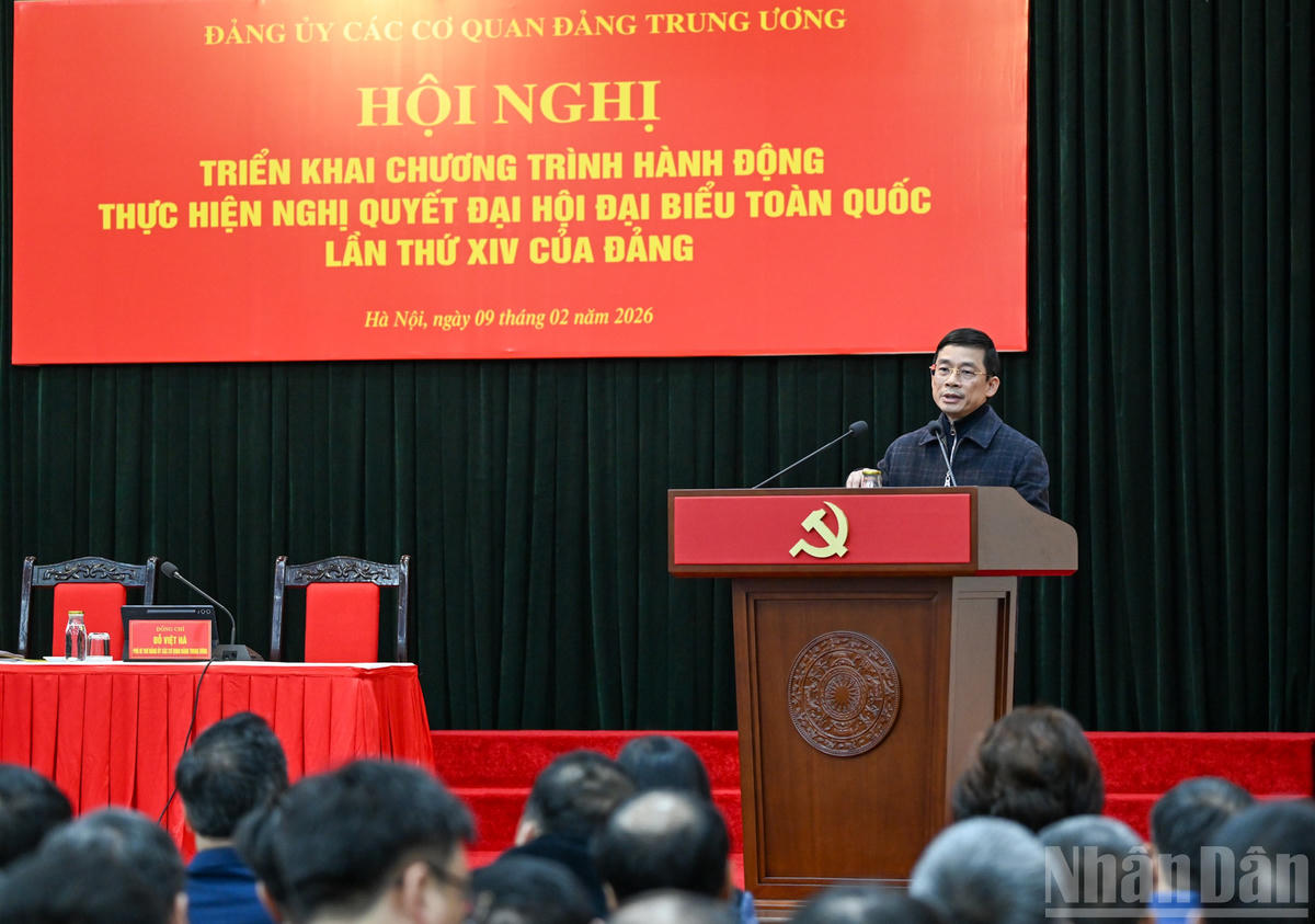 Phó Trưởng ban Chính sách, chiến lược Trung ương Nguyễn Duy Hưng tham luận tại hội nghị. (Ảnh: DUY LINH)