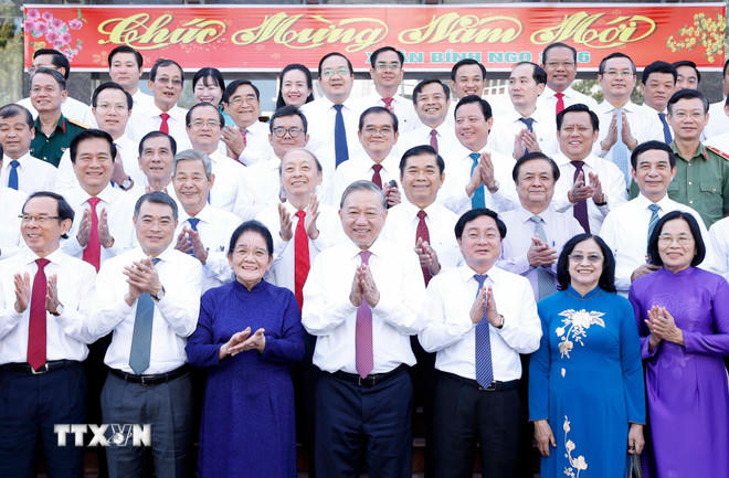 Tổng Bí thư Tô Lâm với đại biểu Đảng bộ, chính quyền, nhân dân tỉnh Tây Ninh. (Ảnh: Thống Nhất/TTXVN)