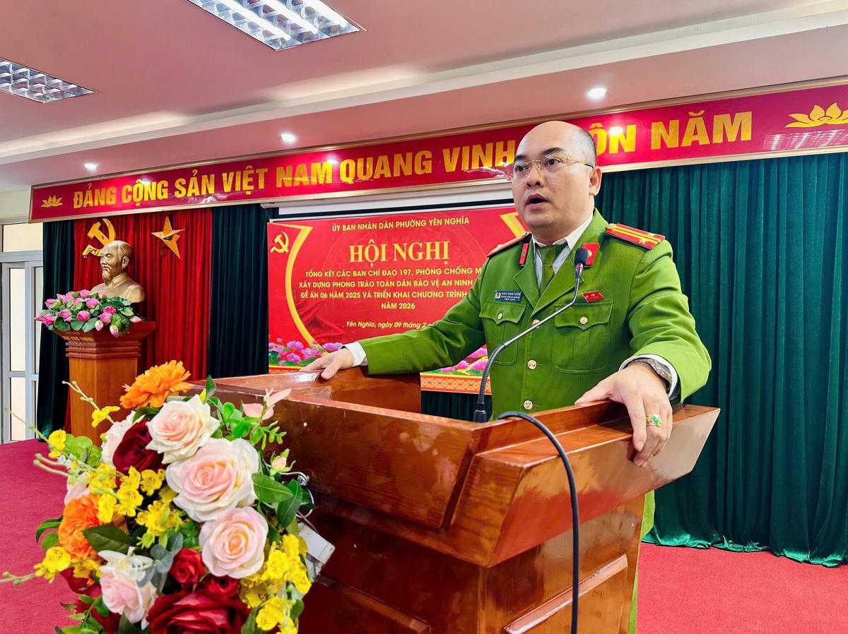 Trung tá Giang Thanh Tuyên, Trưởng Công an phường Yên Nghĩa phát biểu tại hội nghị.Ảnh:TL