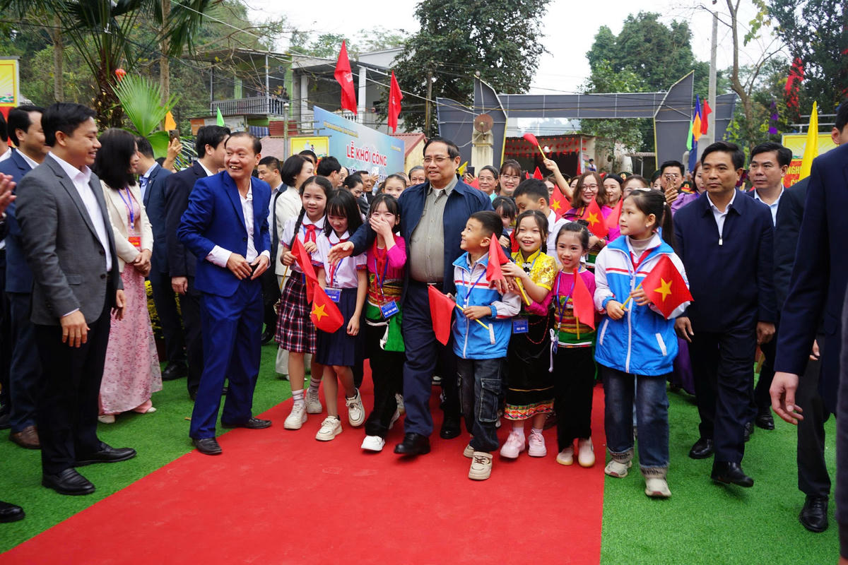 Thủ tướng Phạm Minh Chính dự lễ khởi công dự án Trường liên cấp Cẩm Thạch. Ảnh: Q.D.